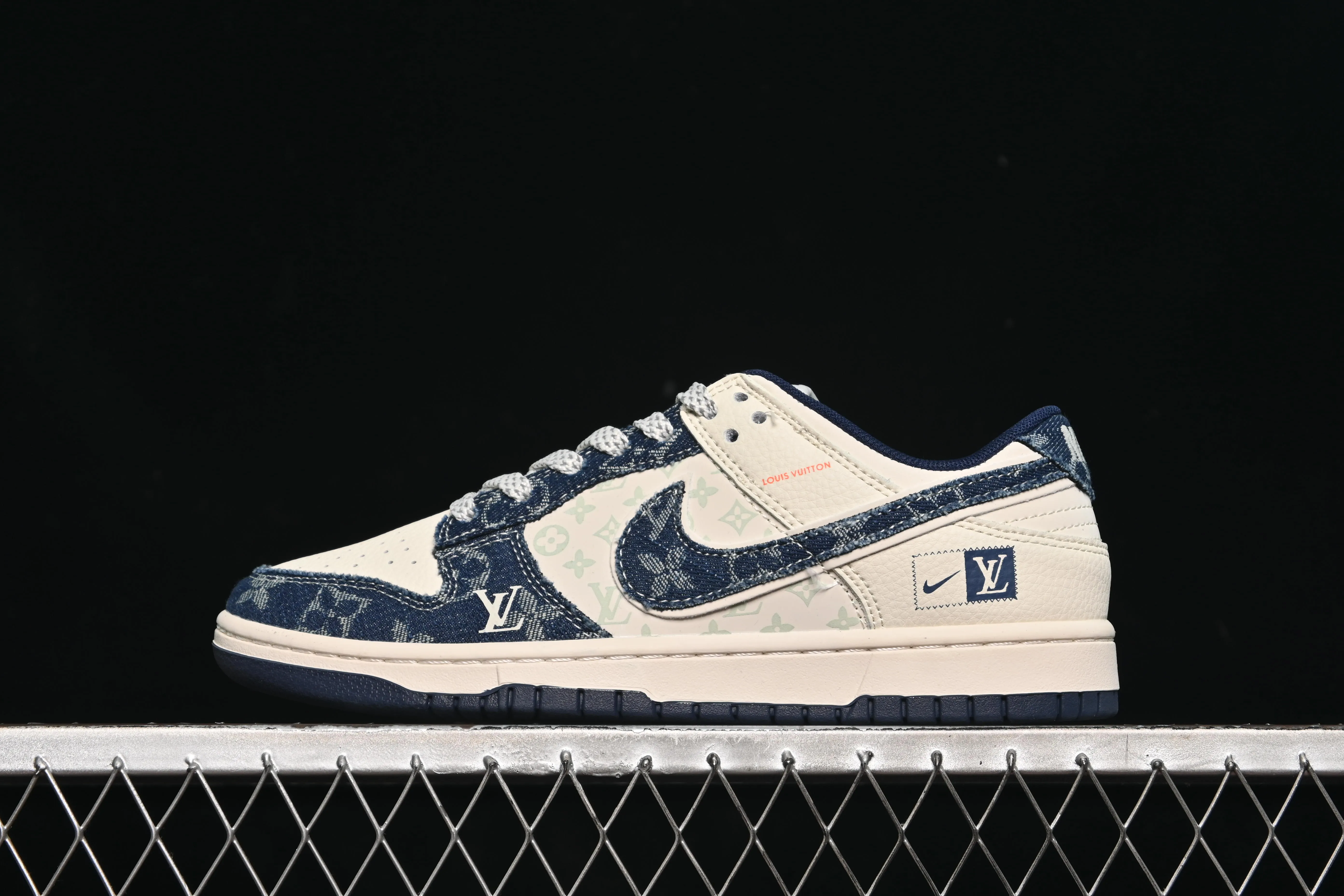 All categories Nk SB Dunk Series Nk SB Dunk Low High-end customized low-top sneakers Nike SB Dunk Low LV co-branded rice blue cloth hook Anniversary high-end customized low-top casual sneakers YX5066-386